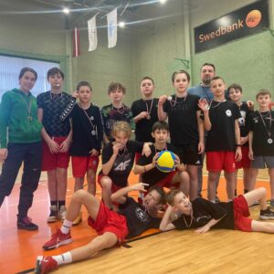 Read more about the article 🏐Godpilnā 🥈 vietā Kurzemes reģiona sacensībās “Tautas bumbā“ 4.-5. klašu zēniem