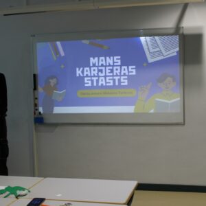 Read more about the article 🛣️12.klases skolēni prezentē savu plānoto karjeras ceļu