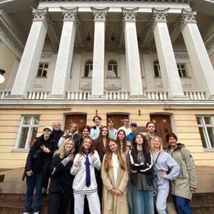 Read more about the article 🎭Skolas teātris Balagančiks starptautiskajā teātra festivālā ieguva labākā režisora balvu