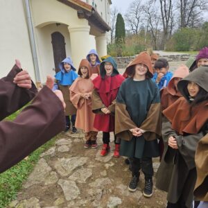 Read more about the article 4.a un 4.c klase devās mācību ekskursijā uz 🏰Jaunpils Pili pie 🧙🏽mūka Teodora!