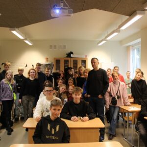 Read more about the article 🎨7.a klase šodien tikās ar Liepājas grafiti mākslinieku