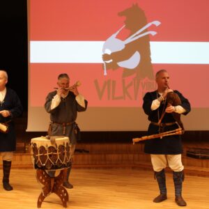 Read more about the article 🐺Vīru kopa “Vilki” uzstājas mūsu skolā