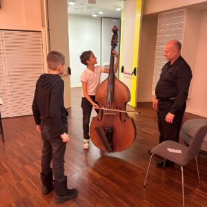 Read more about the article 🎼4.a devās uz koncertzāli “Lielais Dzintars”