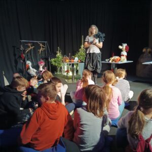 Read more about the article 🇱🇻 “Latvijas skolas somas” ietvaros 4. b klases skolēni kopā ar 👩‍🏫skolotāju Artu Harkovsku devās uz 🧸Liepājas Leļļu teātri