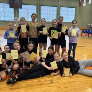 Read more about the article Izcīnīta🥇vieta Kurzemes reģiona sacensības “Tautas bumbā” 4.-5. klašu grupa meitenēm