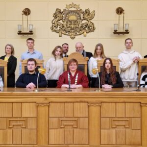 Read more about the article ⚖️11.klašu skolēni apmeklē Senātu