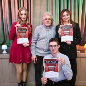 Read more about the article 🎭Diplomi skatuves runas konkursā “Zvirbulis 2025”
