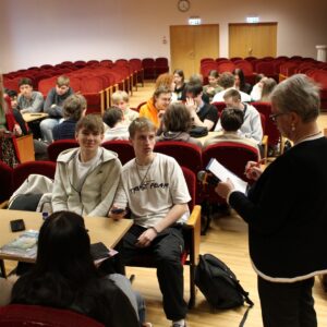 Read more about the article 🛡️Latvijas Universitātes profesore novada stundu  par “Drošību Eiropā un Latvijā”