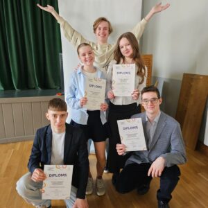 Read more about the article 🥇vietas skolēnu reģionalajā skatuves runas konkursā