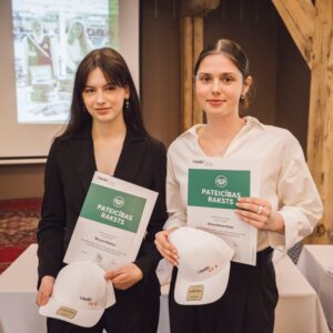 Read more about the article 👜Uzņēmēju svētku godināšanā atzīmēja arī mūsu skolēnus!