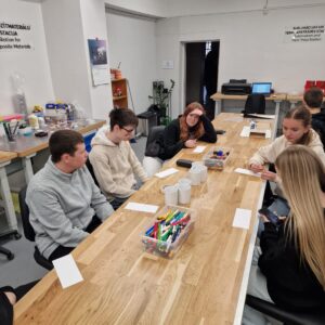 Read more about the article 🍵9.klašu skolēni interesantā nodarbībā FabLabā