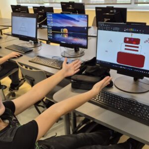 Read more about the article 🖥️4.c sagatavoja apsveikuma kartītes Latvijai