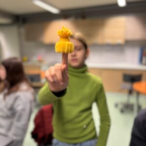 Read more about the article 6.klases veidoja burvīgas 👒cepurītes eglītes rotāšanai