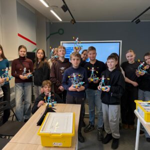 Read more about the article 6.c klases dejojošie 🤖LEGO roboti