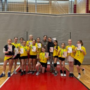 Read more about the article Skolas meiteņu komanda finālsacensībās🤾🏻tautas bumbā izcīnīja godpilno 🥉vietu Latvijā!