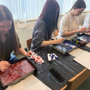 Read more about the article 🎨Top gleznojumi uz ūdens🖌️