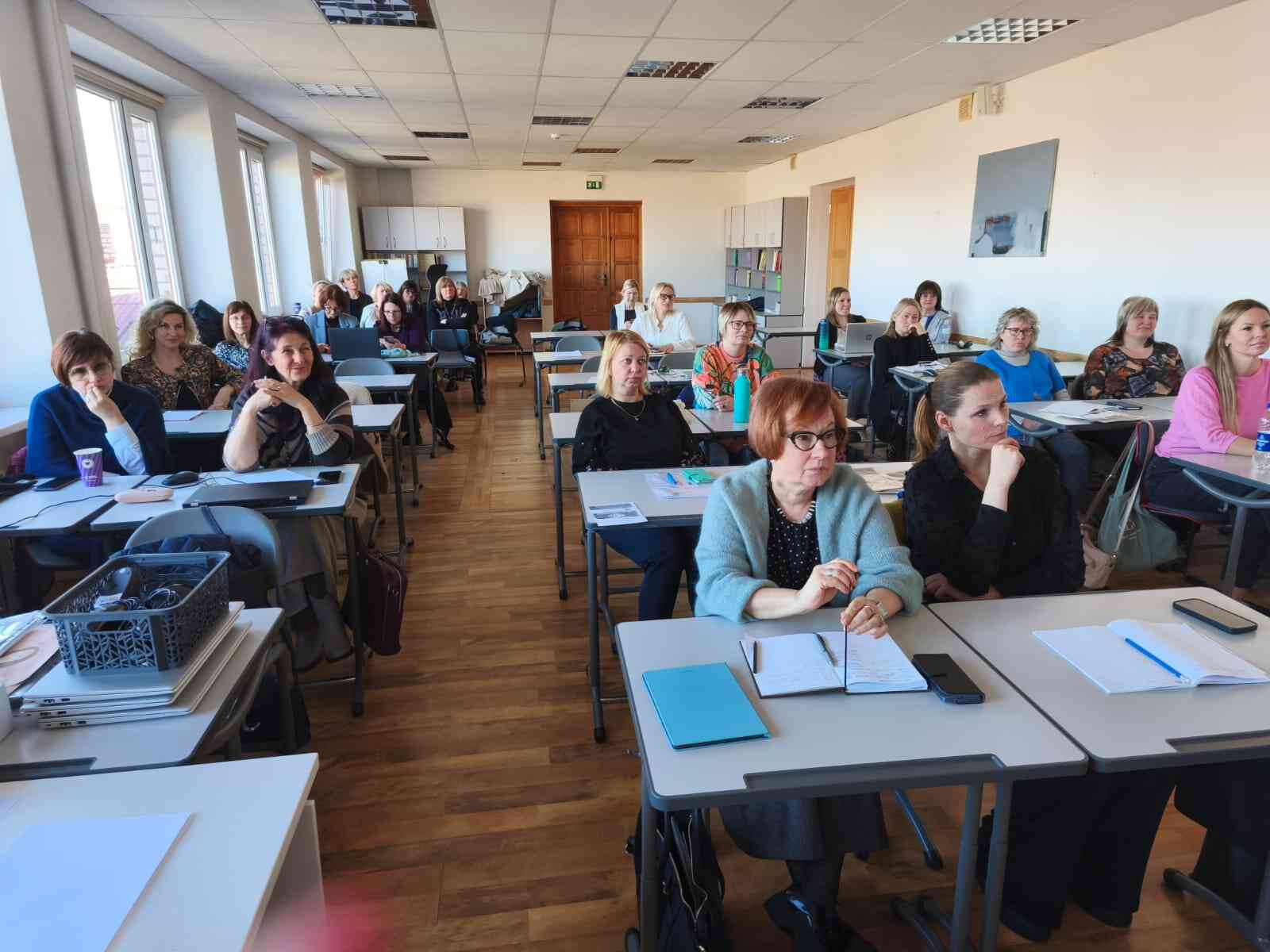 You are currently viewing Seminārs 5.-9. klašu Kurzemes reģiona 🎨vizuālās mākslas olimpiāžu dalībnieku pedagogiem Talsos!