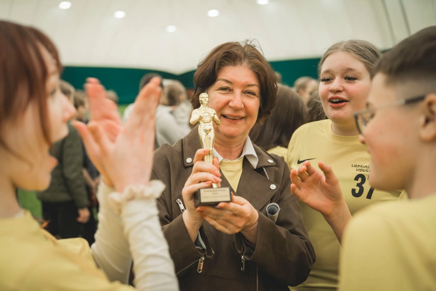 Read more about the article Norisinājās aizraujoša konkursa “Draudzīgākā klase” sporta diena “Komandā ir spēks” 💪