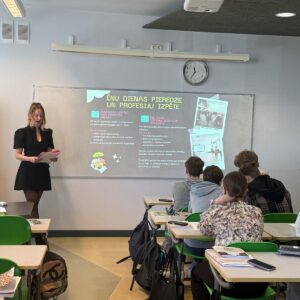 Read more about the article 9.klases prezentē projektu 👔“Mans karjeras stāsts” un Ēnu dienas pieredzi