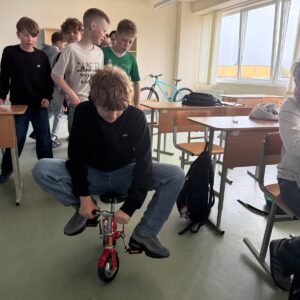 Read more about the article 🚴Kas ietekmē velosipēda kustību?