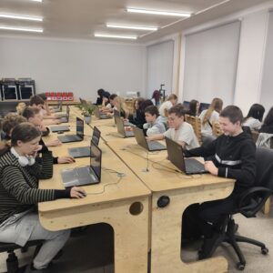 Read more about the article Noslēdzies pirmais mācību gads, realizējot Eiropas Sociālā fonda Plus projekta Nr.4.2.2.1/1/25/I/001 “STEM un pilsoniskās līdzdalības norises plašākai izglītības pieredzei un karjeras izvēlei” norises
