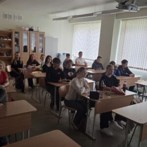 Read more about the article 9.a klase šodien sarīkoja kino pikniku klasē🧺🥪