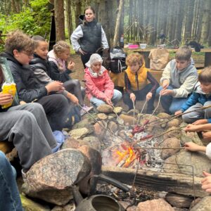 Read more about the article 5.b klasei šodien bija īsts piedzīvojums! 🏕️