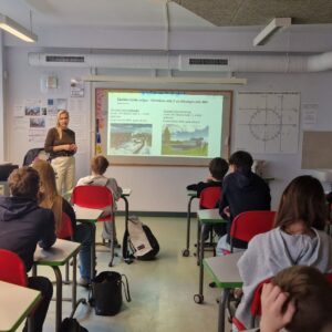 Read more about the article Pie 8.b klases viesojās “Liepājas enerģijas” sabiedrisko attiecību speciāliste👩🏼‍💼📰