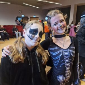 Read more about the article Halovīns mūsu skolā – bailīgi jautra diena! 🎃